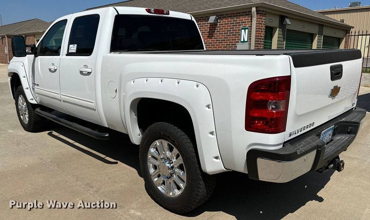 image for item DJ6185 2014 Chevrolet Silverado 2500 HD  Crew Cab pickup truck
