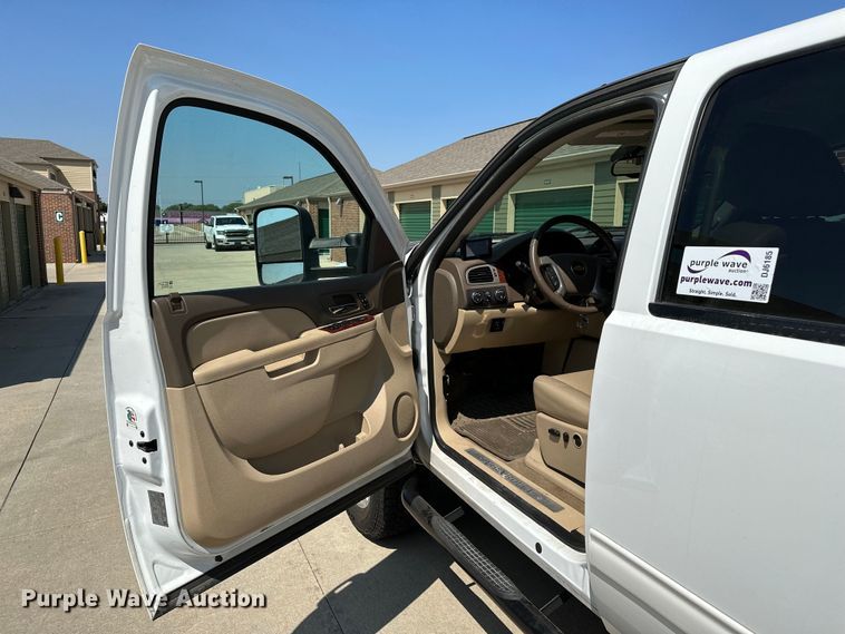 image for item DJ6185 2014 Chevrolet Silverado 2500 HD  Crew Cab pickup truck