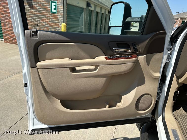 image for item DJ6185 2014 Chevrolet Silverado 2500 HD  Crew Cab pickup truck