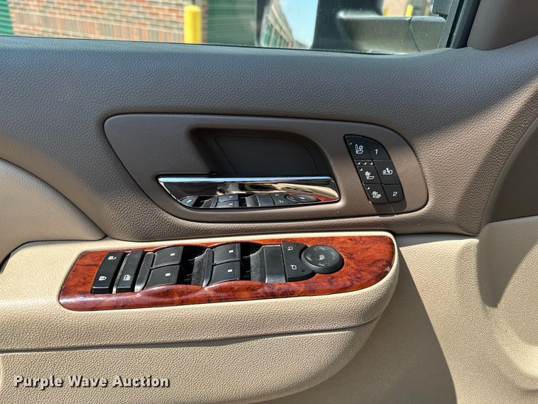 image for item DJ6185 2014 Chevrolet Silverado 2500 HD  Crew Cab pickup truck