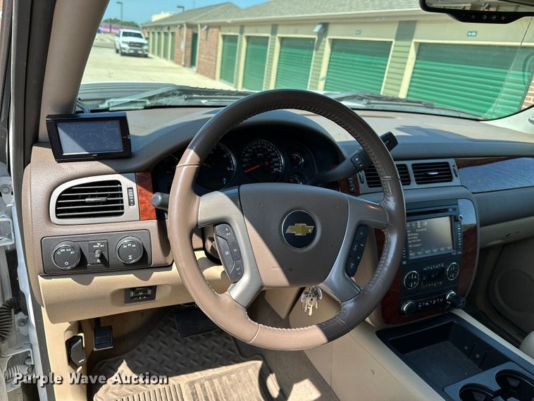 image for item DJ6185 2014 Chevrolet Silverado 2500 HD  Crew Cab pickup truck