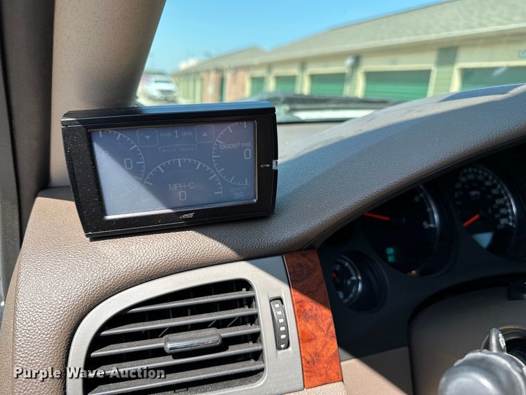 image for item DJ6185 2014 Chevrolet Silverado 2500 HD  Crew Cab pickup truck