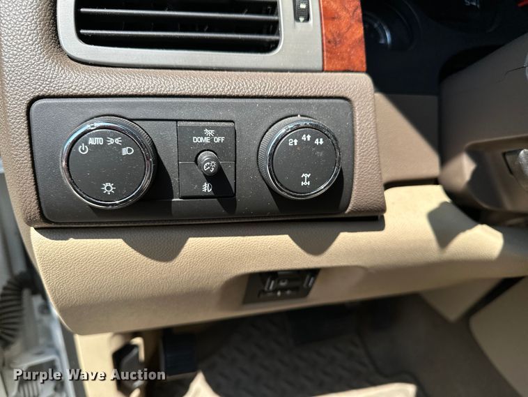 image for item DJ6185 2014 Chevrolet Silverado 2500 HD  Crew Cab pickup truck