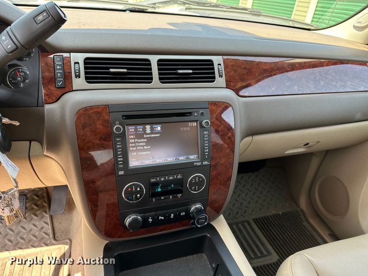 image for item DJ6185 2014 Chevrolet Silverado 2500 HD  Crew Cab pickup truck