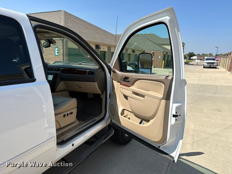 image for item DJ6185 2014 Chevrolet Silverado 2500 HD  Crew Cab pickup truck