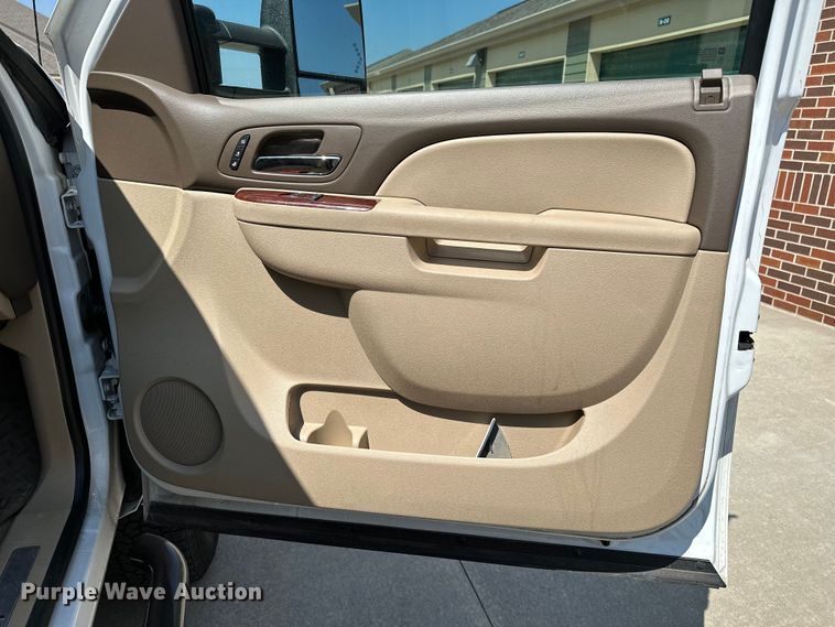 image for item DJ6185 2014 Chevrolet Silverado 2500 HD  Crew Cab pickup truck