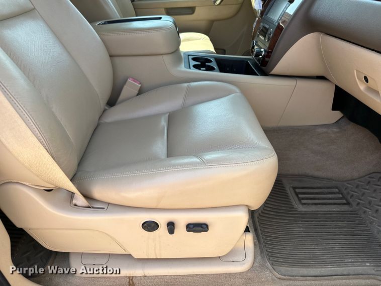 image for item DJ6185 2014 Chevrolet Silverado 2500 HD  Crew Cab pickup truck