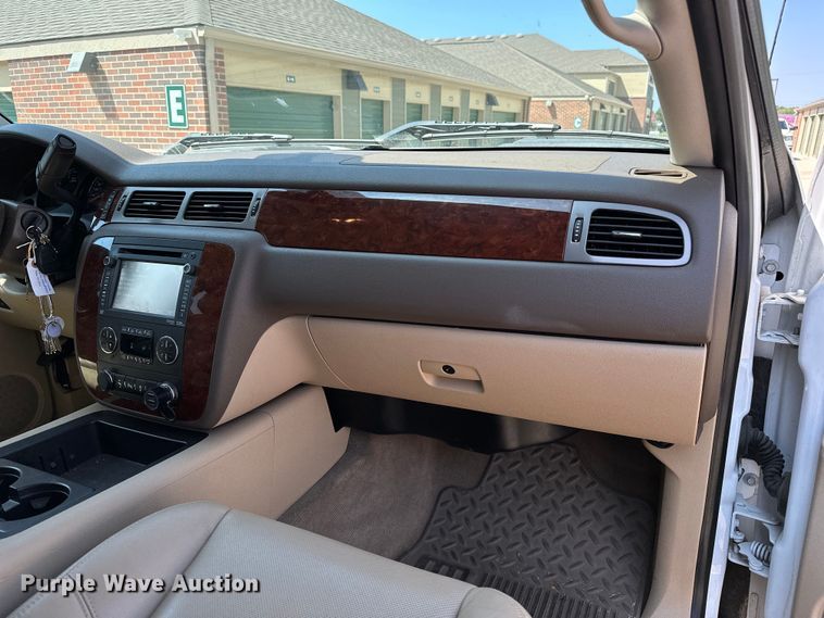 image for item DJ6185 2014 Chevrolet Silverado 2500 HD  Crew Cab pickup truck