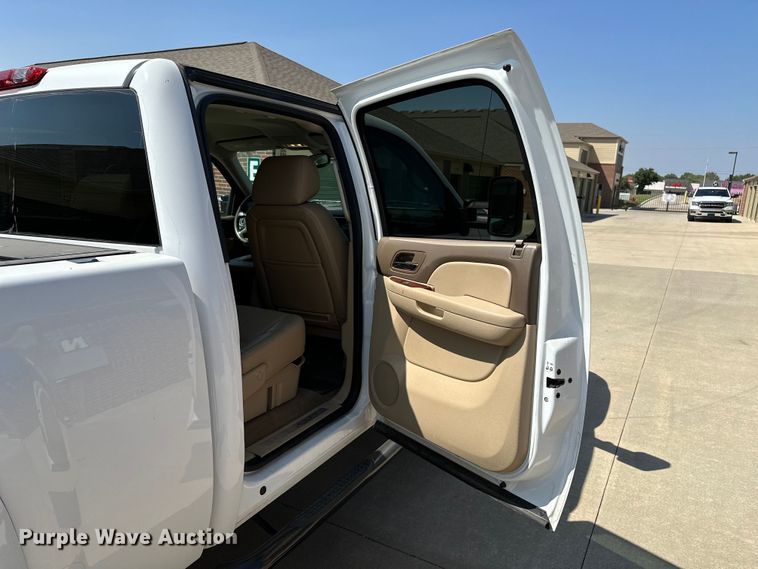 image for item DJ6185 2014 Chevrolet Silverado 2500 HD  Crew Cab pickup truck