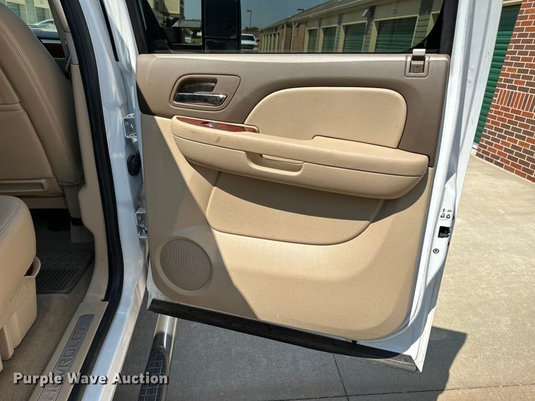 image for item DJ6185 2014 Chevrolet Silverado 2500 HD  Crew Cab pickup truck