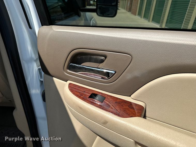 image for item DJ6185 2014 Chevrolet Silverado 2500 HD  Crew Cab pickup truck