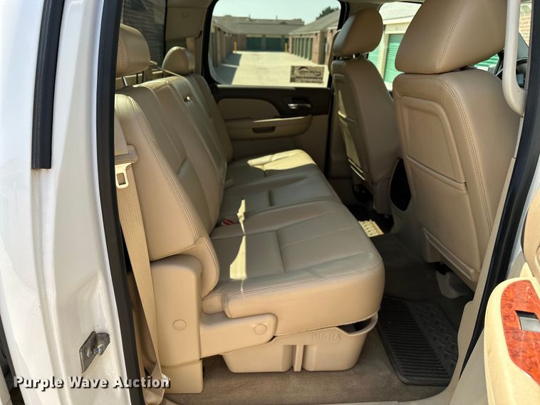 image for item DJ6185 2014 Chevrolet Silverado 2500 HD  Crew Cab pickup truck