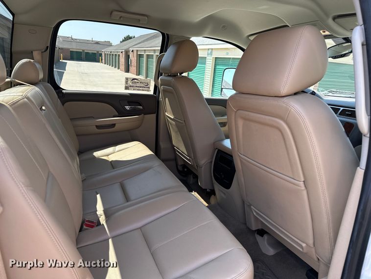 image for item DJ6185 2014 Chevrolet Silverado 2500 HD  Crew Cab pickup truck