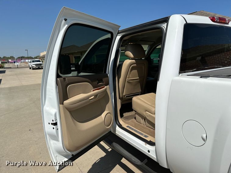 image for item DJ6185 2014 Chevrolet Silverado 2500 HD  Crew Cab pickup truck