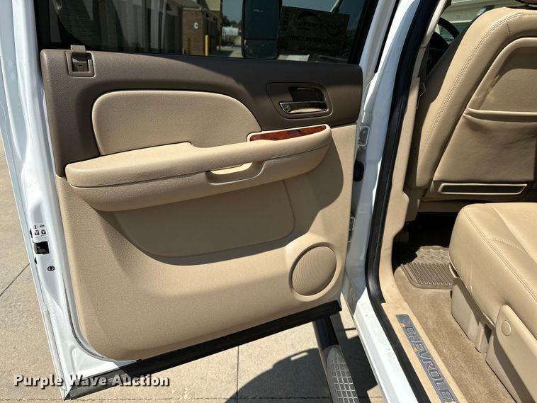 image for item DJ6185 2014 Chevrolet Silverado 2500 HD  Crew Cab pickup truck