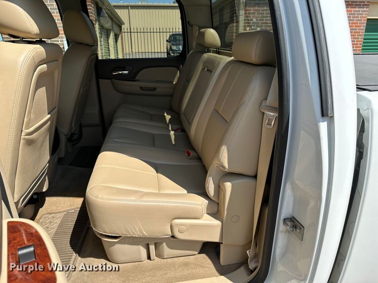 image for item DJ6185 2014 Chevrolet Silverado 2500 HD  Crew Cab pickup truck