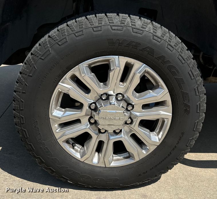 image for item DJ6185 2014 Chevrolet Silverado 2500 HD  Crew Cab pickup truck