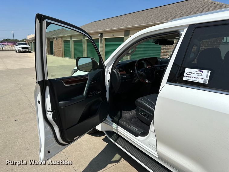 image for item DJ6186 2016 Lexus LX 570  SUV