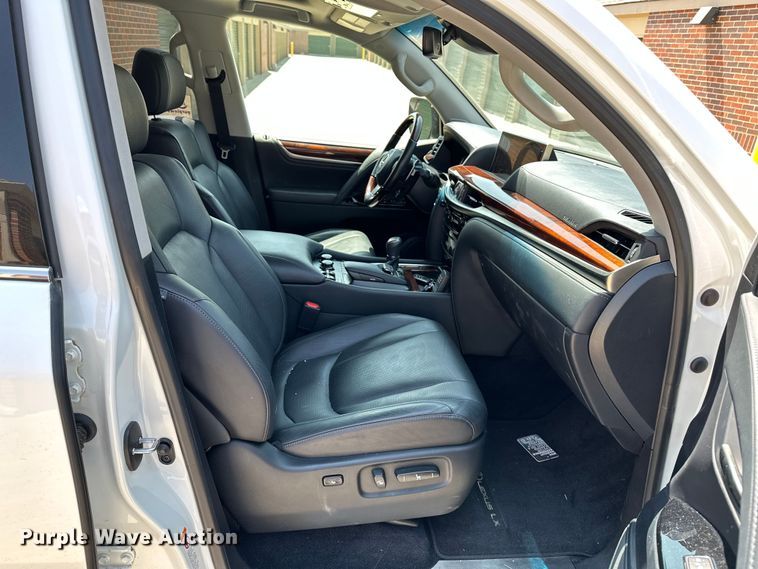 image for item DJ6186 2016 Lexus LX 570  SUV