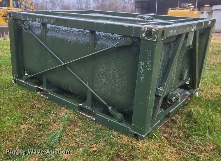 image for item DK1211 (3) fuel tanks