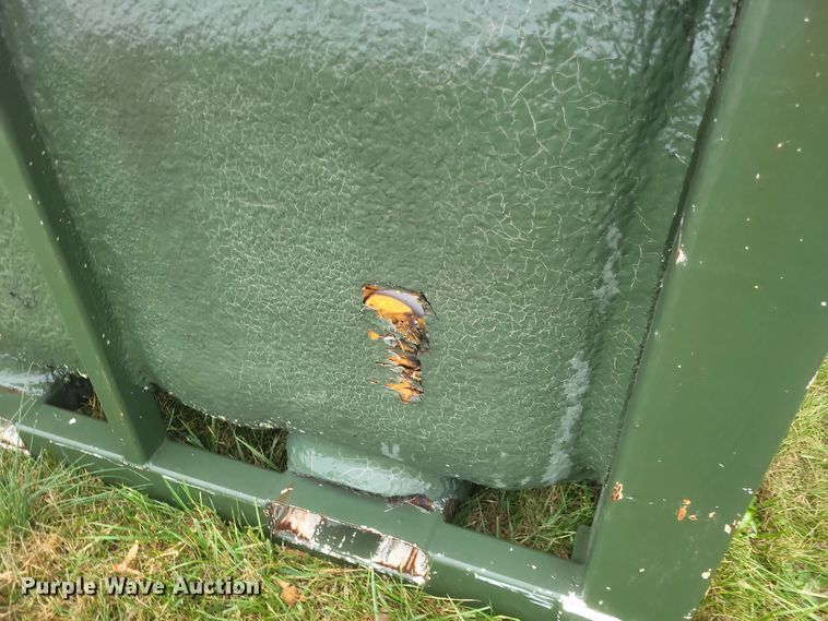 image for item DK1211 (3) fuel tanks