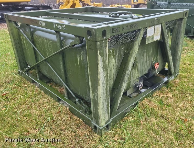 image for item DK1211 (3) fuel tanks