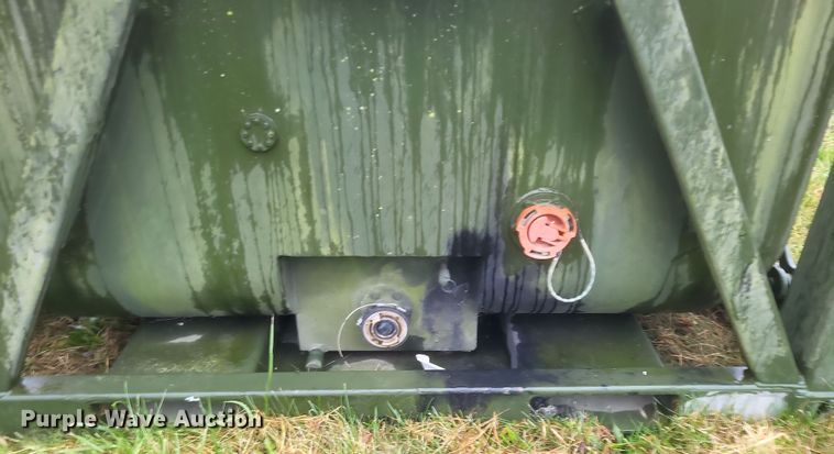 image for item DK1211 (3) fuel tanks