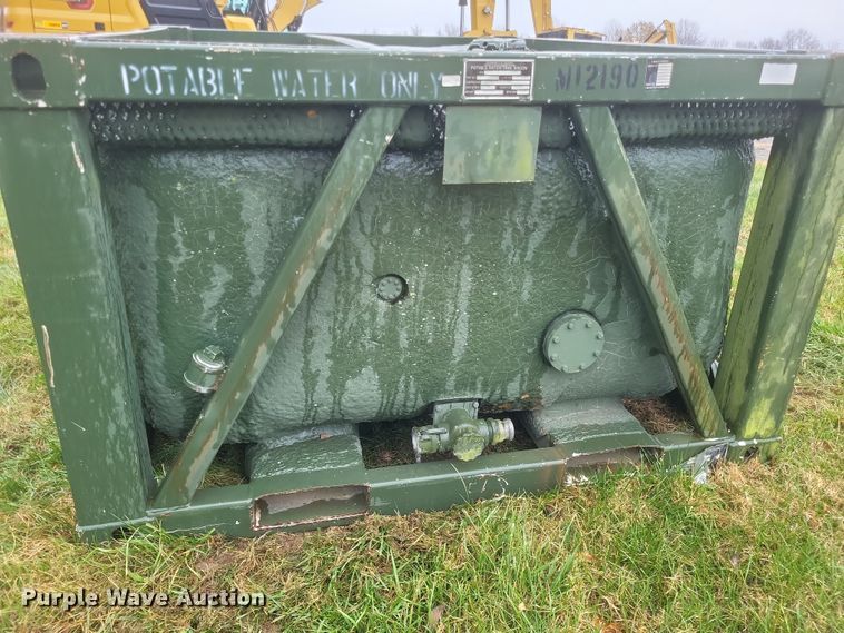 image for item DK1211 (3) fuel tanks