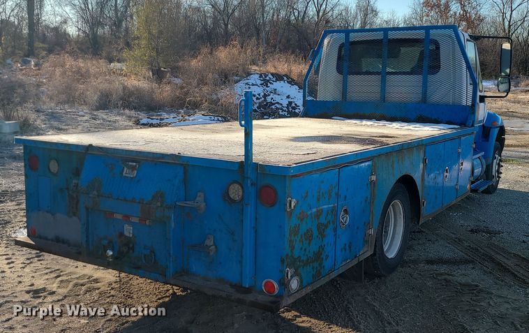 image for item DK4147 2005 International 4300  flatbed truck