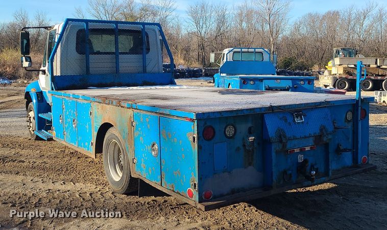 image for item DK4147 2005 International 4300  flatbed truck
