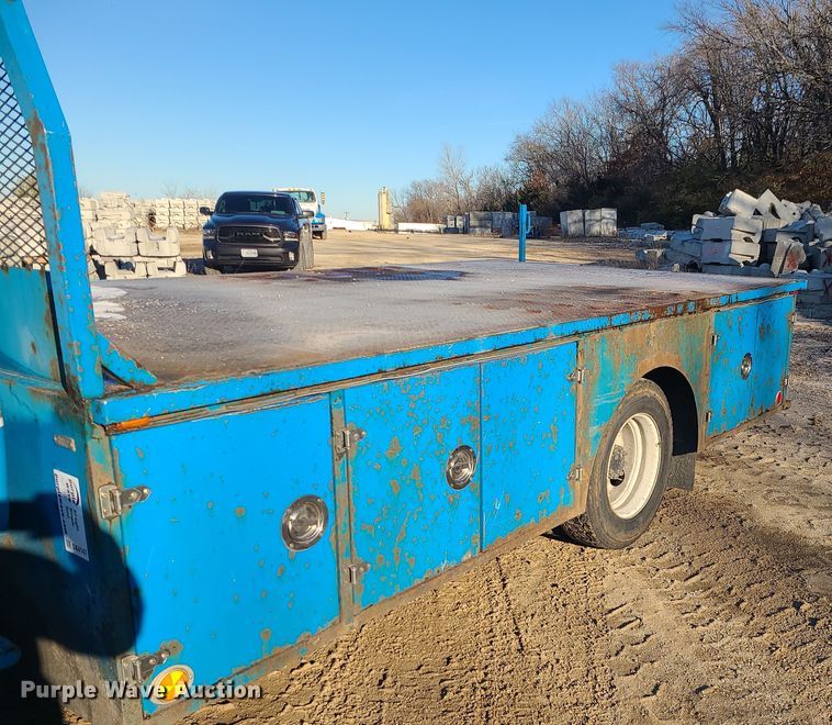 image for item DK4147 2005 International 4300  flatbed truck