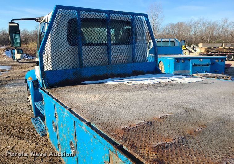 image for item DK4147 2005 International 4300  flatbed truck