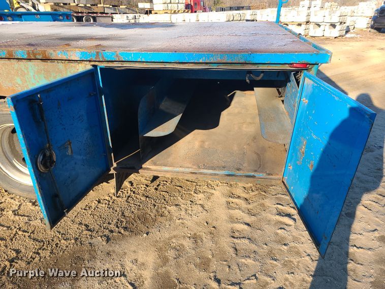 image for item DK4147 2005 International 4300  flatbed truck