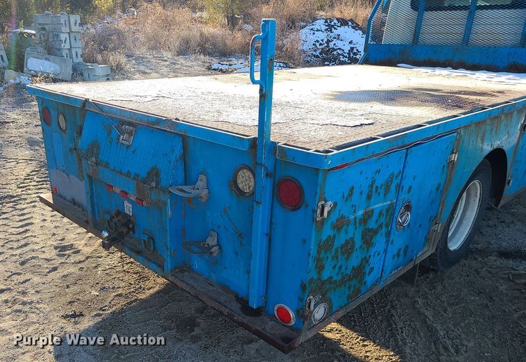 image for item DK4147 2005 International 4300  flatbed truck