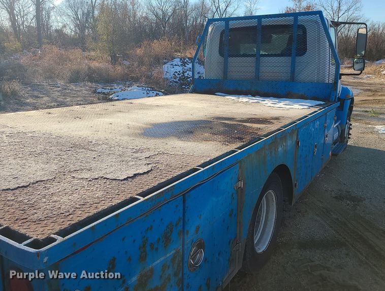 image for item DK4147 2005 International 4300  flatbed truck