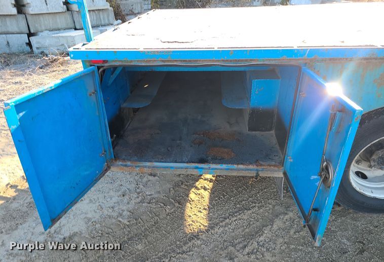 image for item DK4147 2005 International 4300  flatbed truck