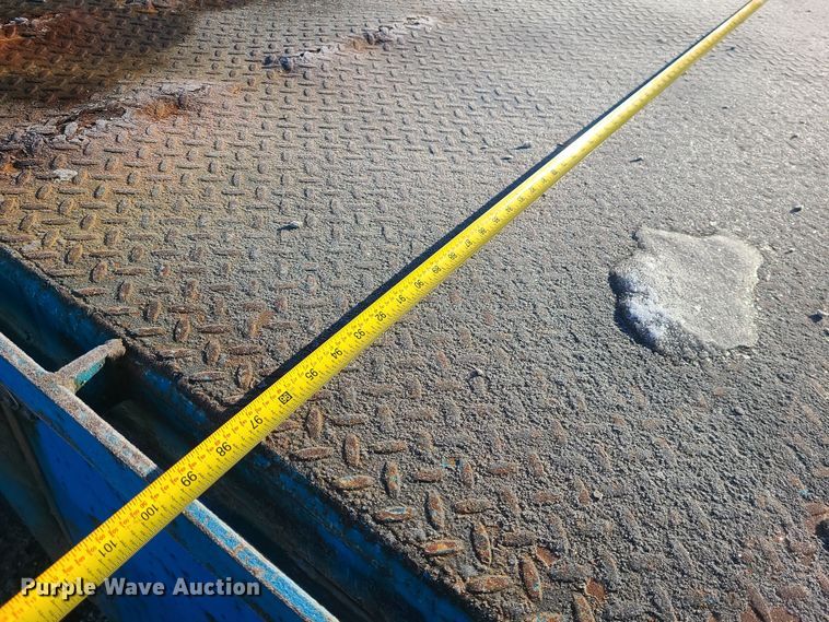 image for item DK4147 2005 International 4300  flatbed truck