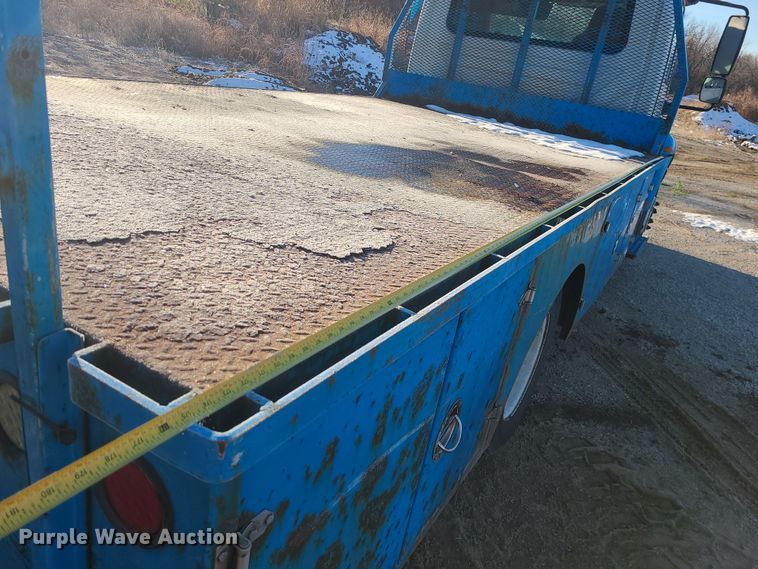 image for item DK4147 2005 International 4300  flatbed truck