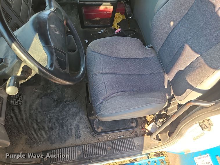 image for item DK4147 2005 International 4300  flatbed truck