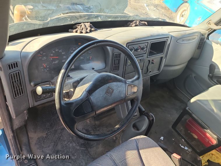 image for item DK4147 2005 International 4300  flatbed truck