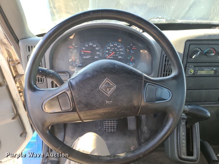 image for item DK4147 2005 International 4300  flatbed truck