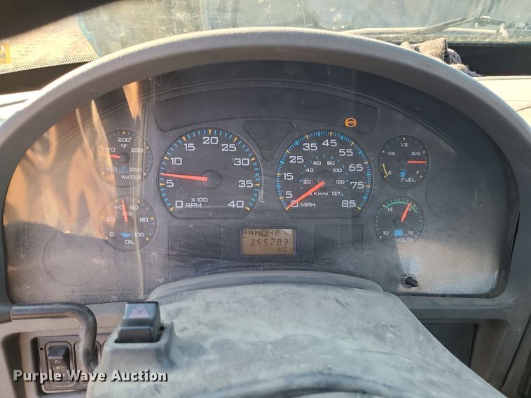 image for item DK4147 2005 International 4300  flatbed truck