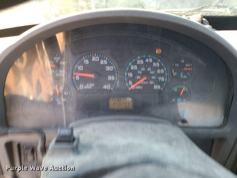 image for item DK4147 2005 International 4300  flatbed truck