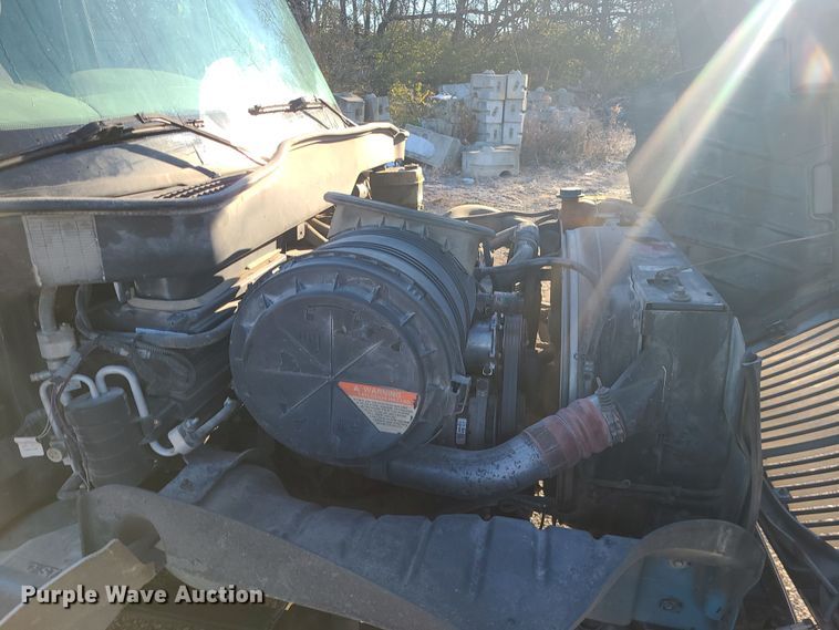 image for item DK4147 2005 International 4300  flatbed truck