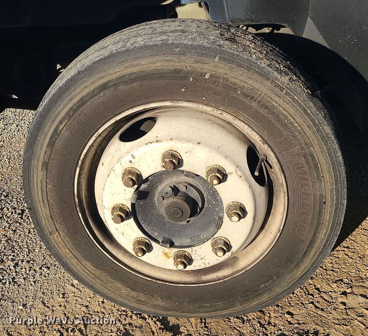 image for item DK4147 2005 International 4300  flatbed truck