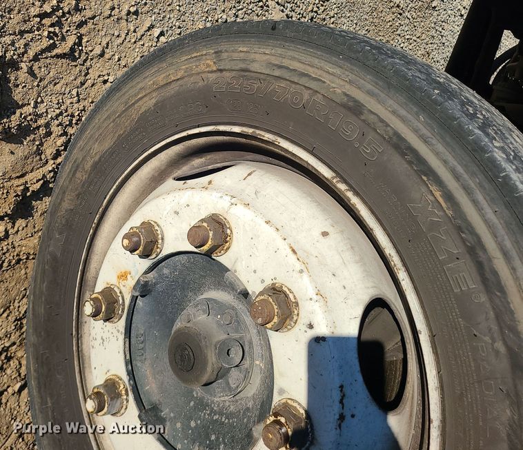 image for item DK4147 2005 International 4300  flatbed truck