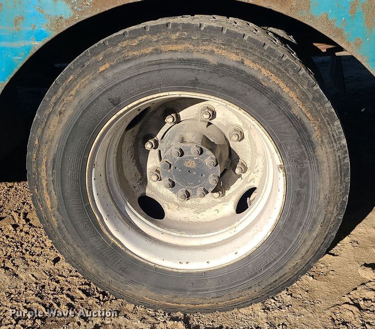 image for item DK4147 2005 International 4300  flatbed truck