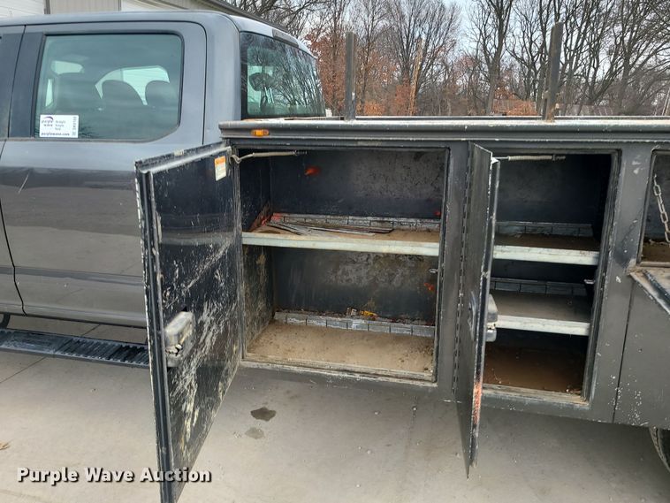 image for item DK4169 2017 Ford F450 Super Duty  utility / service truck