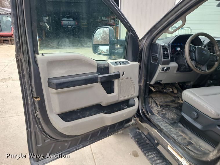 image for item DK4169 2017 Ford F450 Super Duty  utility / service truck