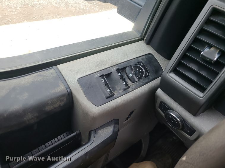 image for item DK4169 2017 Ford F450 Super Duty  utility / service truck